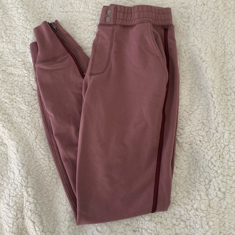 jogger pants